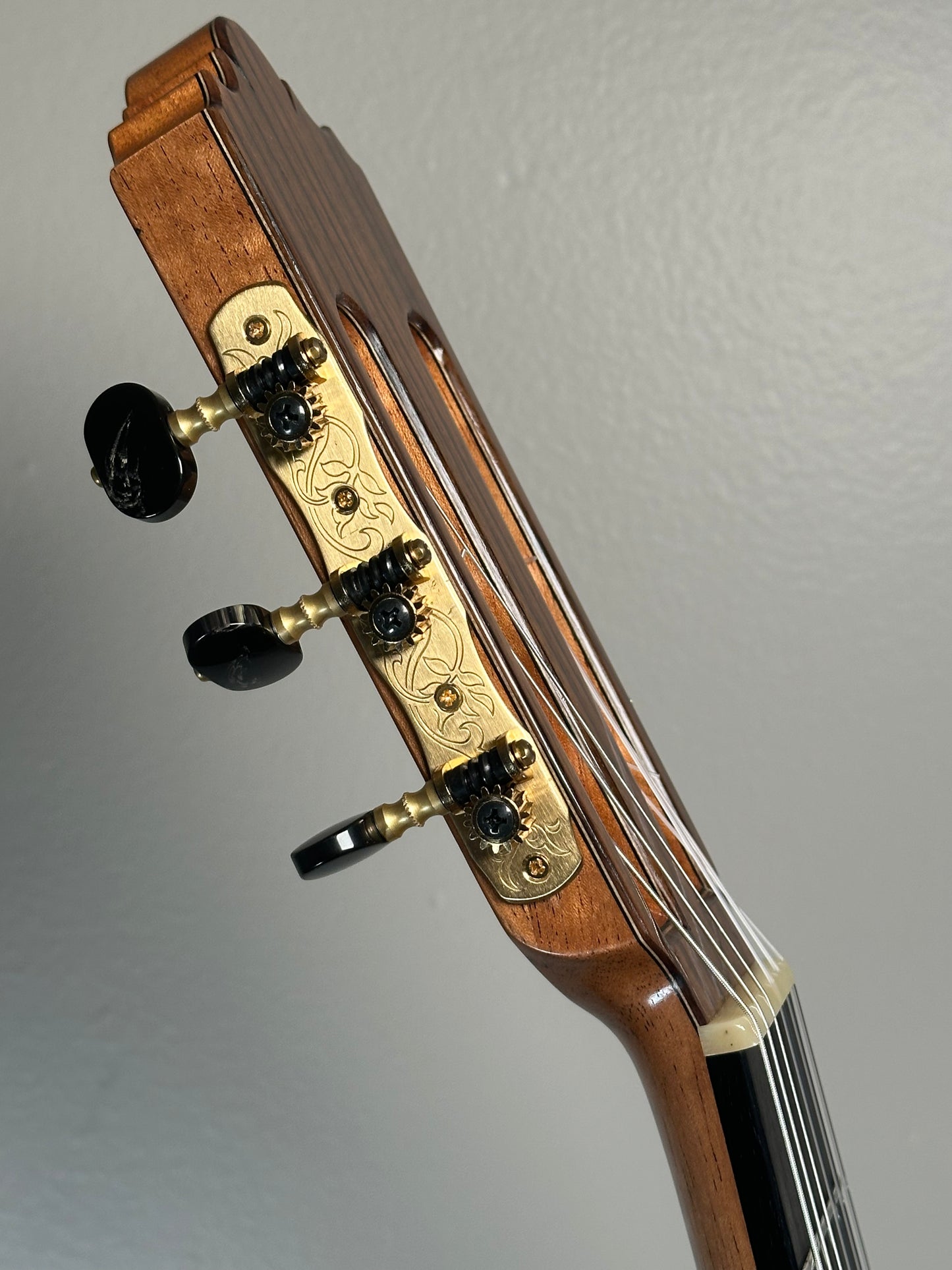 Saers M900 Cocobolo Double Top Classical Guitar (used) very good condition